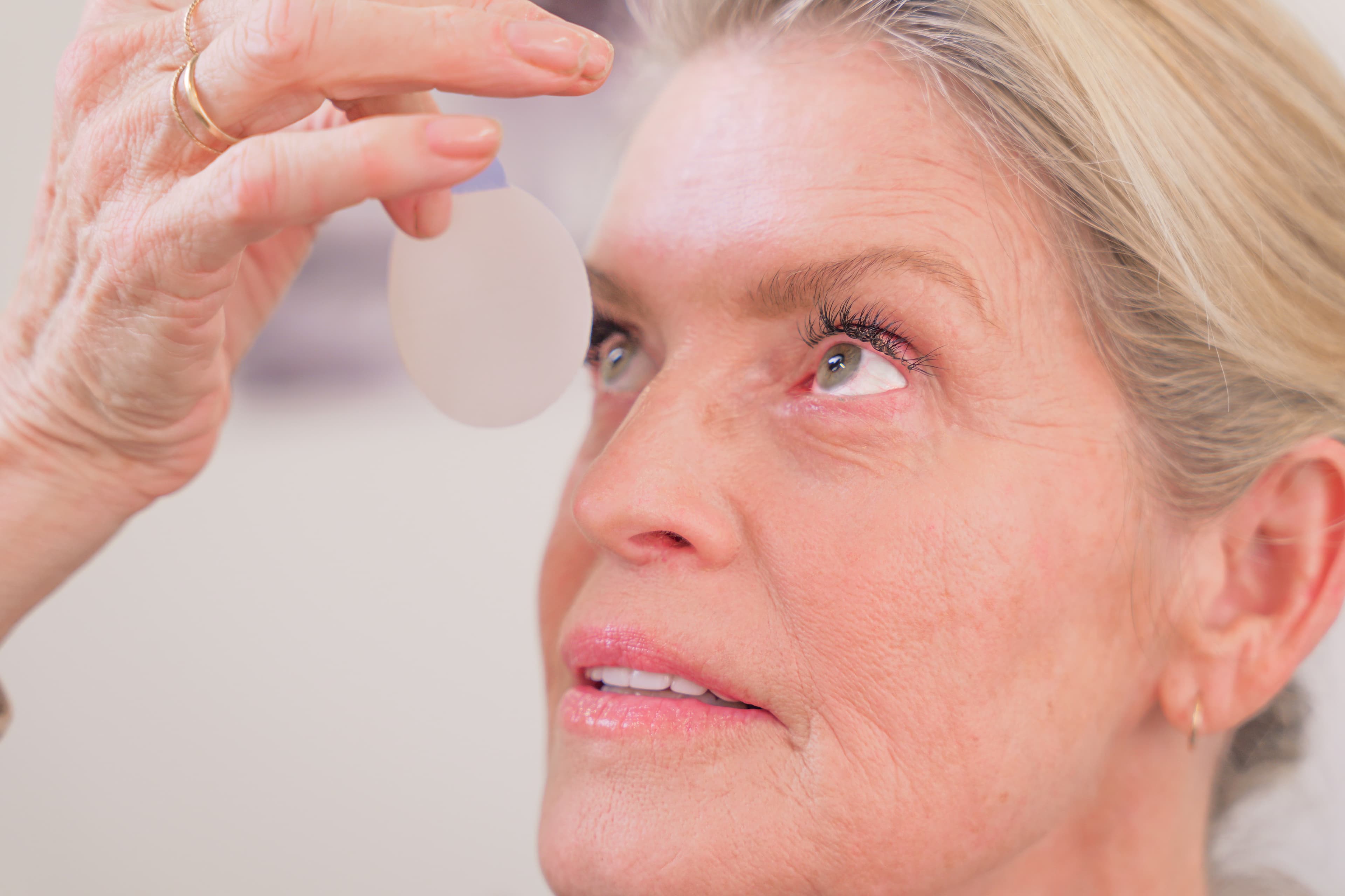 Warm Compresses for Meibomian Gland Dysfunction: The Right Way (and Four Mistakes Most People Make)